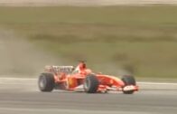 عندما سابق مايكل شوماخر طائرة حربية عام 2003 في سيارة فيراري للفورمولا 1